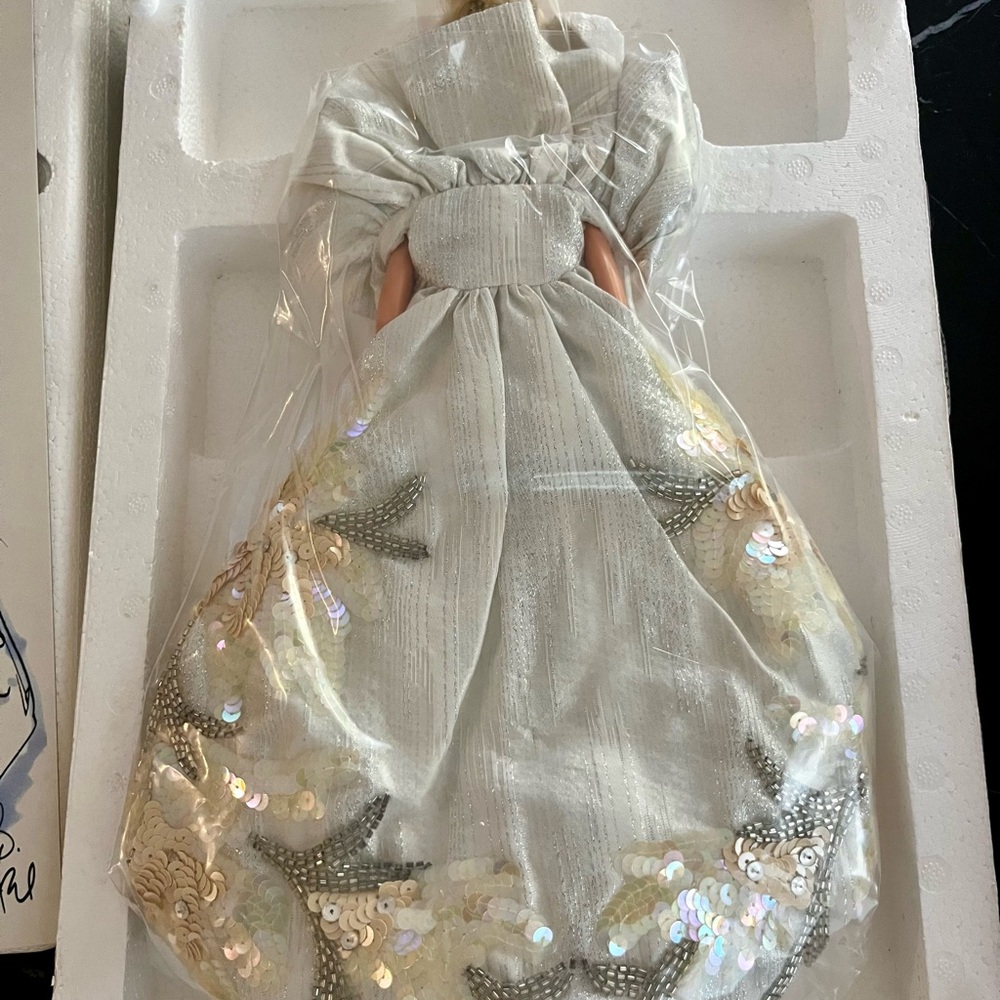 Barbie Platinum Doll by Bob Mackie - Picture 7 of 11